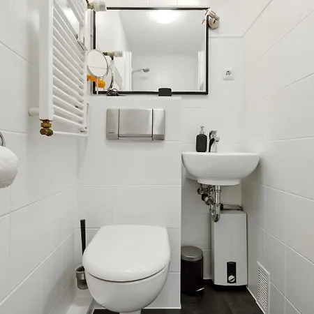 Cruwzo I Cozy Next To Hospital شقة